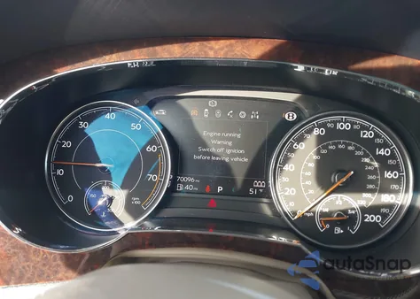 2017 Bentley Bentayga W12/W12 First Edition z USA, uszkodzony, nr VIN SJAAC2ZV0HC015910